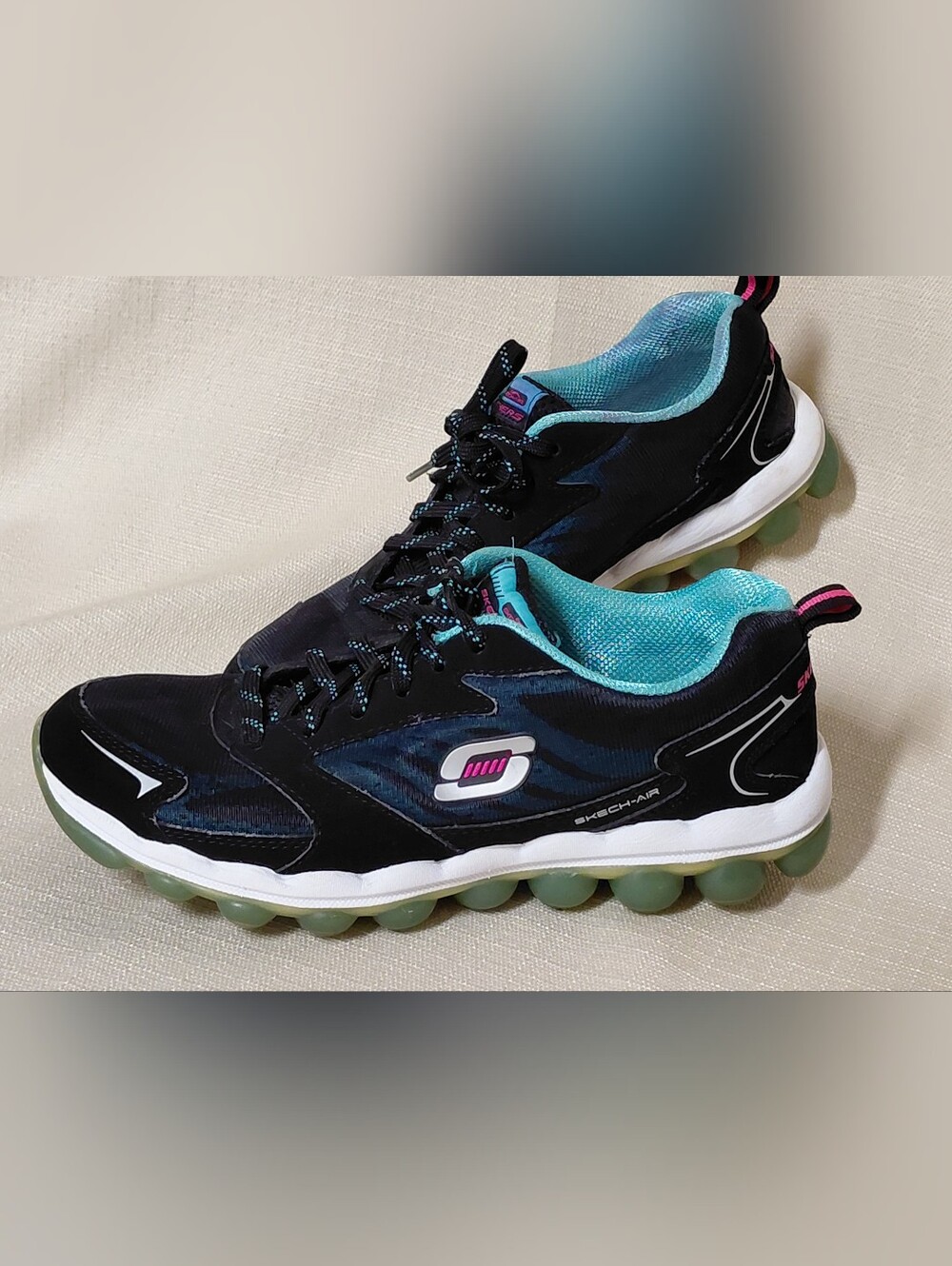 Skechers Pod Bottom Black w/ Teal and Pink Accent Women's Sneakers Size 8